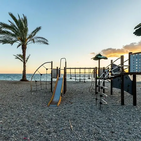 La Perla Del Pueblo - 4-Bed Retreat - Pool & Sea Views Holiday home *