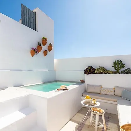 La Perla Del Pueblo - 4-Bed Retreat - Pool & Sea Views *