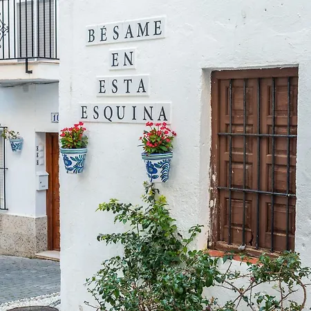 La Perla Del Pueblo - 4-Bed Retreat - Pool & Sea Views Almunecar