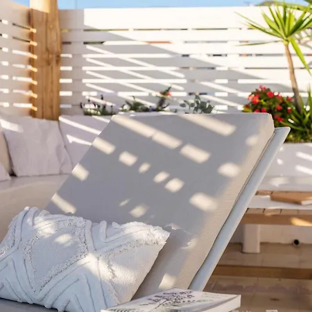 La Perla Del Pueblo - 4-Bed Retreat - Pool & Sea Views
