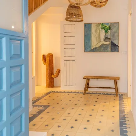 La Perla Del Pueblo - 4-Bed Retreat - Pool & Sea Views *