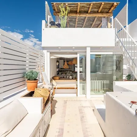 La Perla Del Pueblo - 4-Bed Retreat - Pool & Sea Views Almunecar